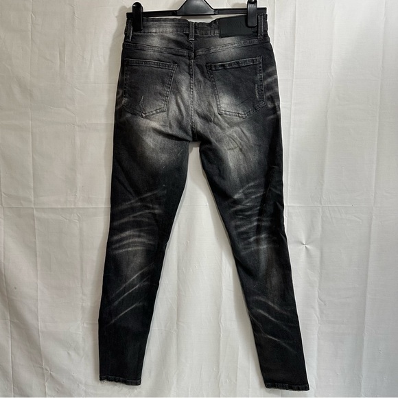 BOOHOO MAN SKINNY STRETCH RIP & REPAIR SELF FABRIC DENIM JEANS IN GREY 32 x 32” - Picture 8 of 14